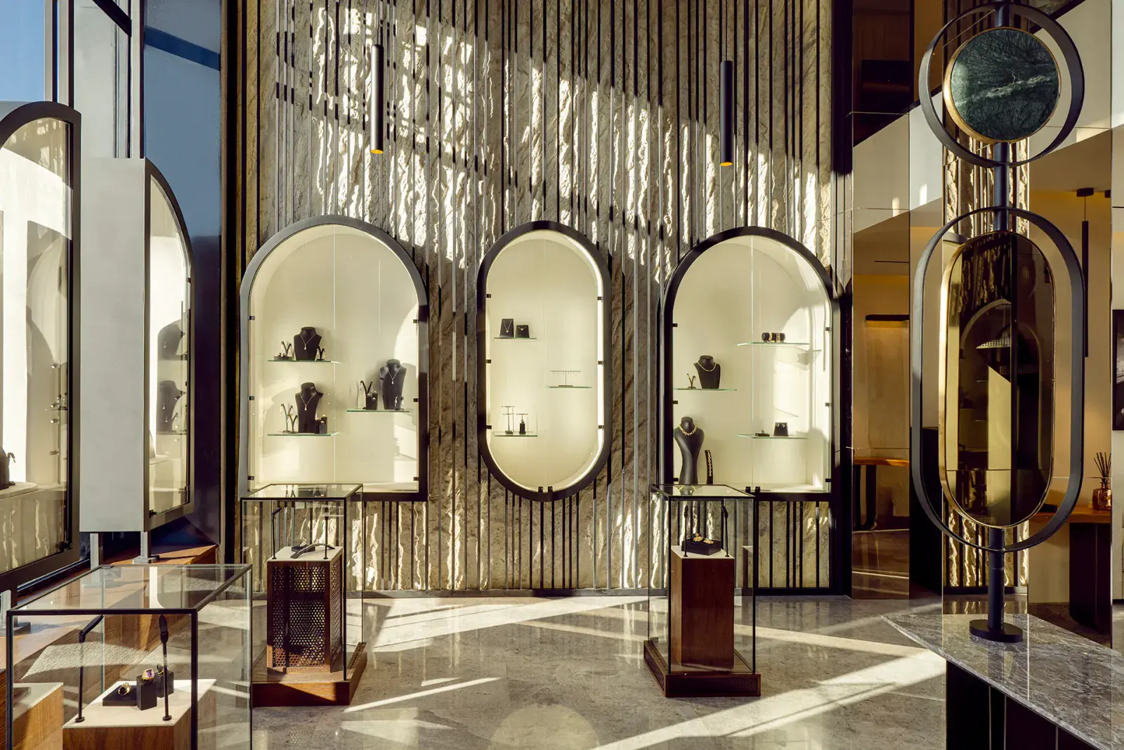 Tricky Tales — DSC01092+HDR-Edit